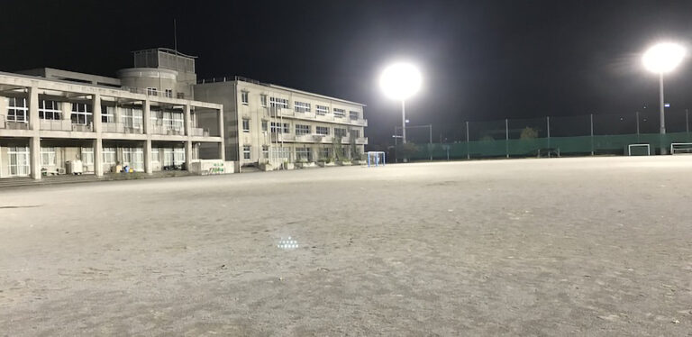 小学校のグラウンド LED投光器の導入事例